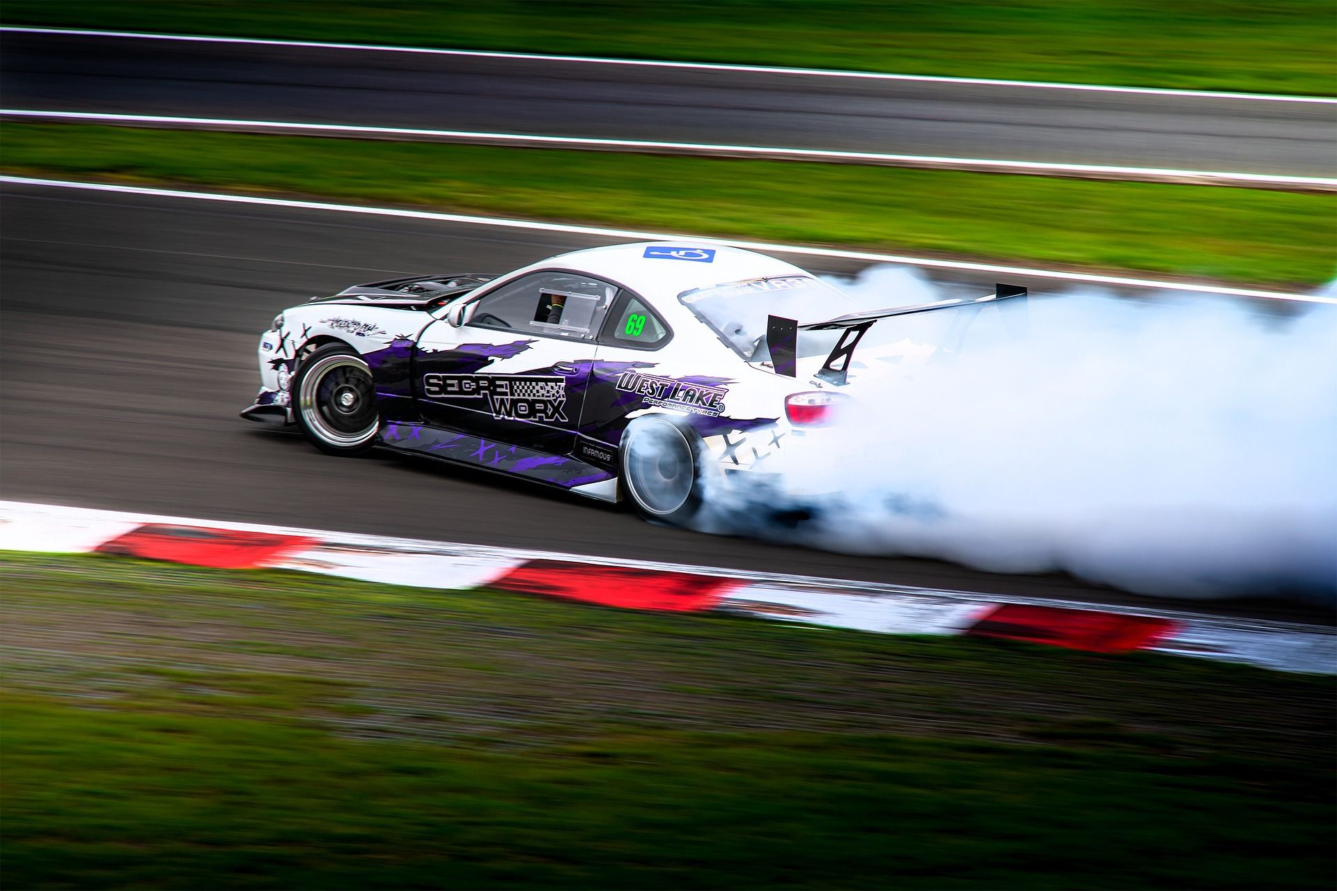 nissan-silvia-s15-4418190_1920.jpg